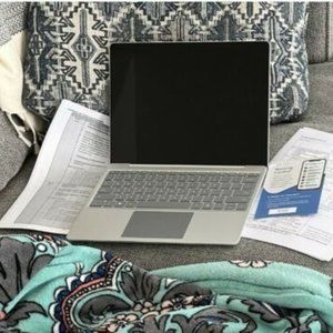 Microsoft - Surface Laptop – 13.5” Touchscreen - Intel Core i5 – 4GB Memory